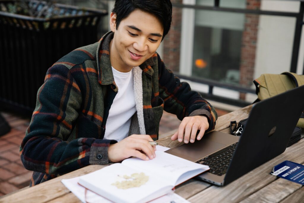 6 AI Tools for Students That Make Studying Easier